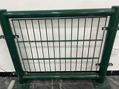 1751352874313590.jpg 护栏4.jpg
